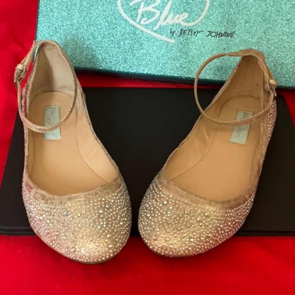 Betsy Johnson Champagne Fab flats 8.5